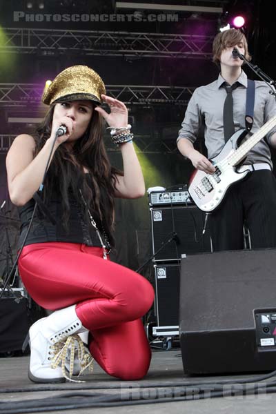 GABRIELLA CILMI - 2009-07-04 - CERGY - Base de Loisirs - 